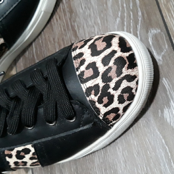 Freedom Fit tan and brown animal print sneakers. Size 11. NWOT - Picture 3 of 10